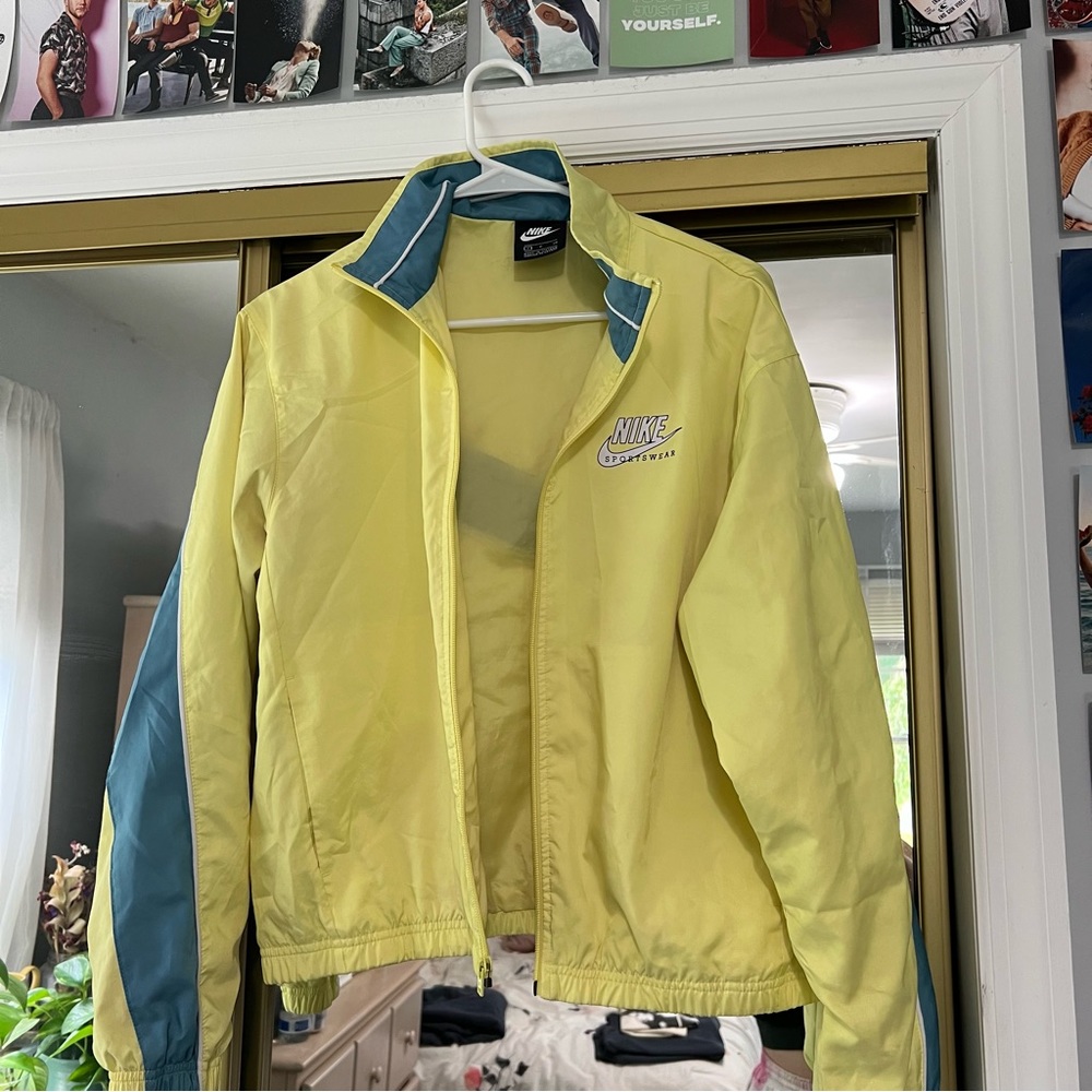 Nike Sportswear windbreaker jacket! Size small